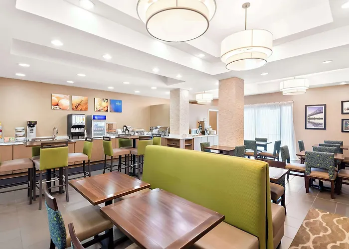 Cheap hotels Comfort Suites New Orleans East